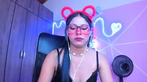 Snapshot of xallysonx_ chatting on 01-14-25, 02:22 XALLYSONX online show from 01-14-25, 02:22