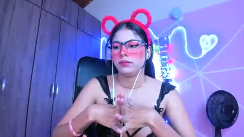 Snapshot of xallysonx_ chatting on 01-15-25, 11:53 XALLYSONX online show from 01-15-25, 11:53