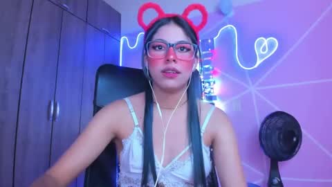 Snapshot of xallysonx_ chatting on 01-18-25, 02:33 XALLYSONX online show from 01-18-25, 02:33