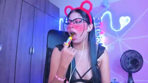 Snapshot of xallysonx_ chatting on 01-31-25, 02:28 XALLYSONX online show from 01-31-25, 02:28