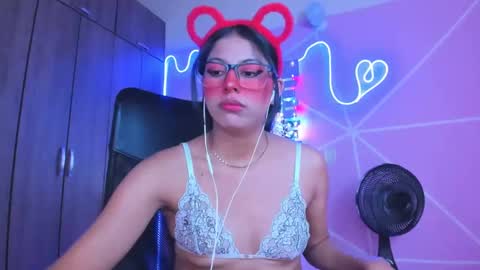 Snapshot of xallysonx_ chatting on 02-01-25, 02:24 XALLYSONX online show from 02-01-25, 02:24