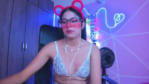 Snapshot of xallysonx_ chatting on 02-04-25, 02:32 XALLYSONX online show from 02-04-25, 02:32