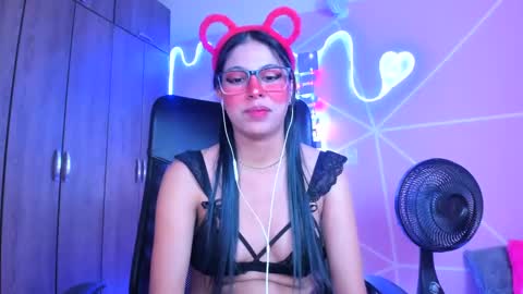 Snapshot of xallysonx_ chatting on 02-12-25, 05:26 XALLYSONX online show from 02-12-25, 05:26
