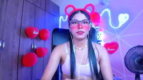 Snapshot of xallysonx_ chatting on 02-20-25, 05:29 XALLYSONX online show from 02-20-25, 05:29