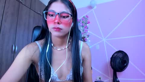 Snapshot of xallysonx_ chatting on 03-10-25, 11:32 XALLYSONX online show from 03-10-25, 11:32