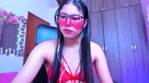 Snapshot of xallysonx_ chatting on 09-26-25, 11:25 XALLYSONX online show from 09-26-25, 11:25