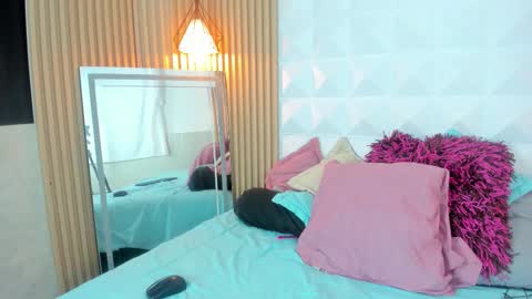 xamabtlee0107 online show from 09-18-25, 04:36