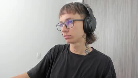 Xam online show from 02-25-26, 07:56