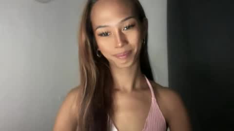 Snapshot of xandraluxe_xoxo chatting on 11-21-25, 05:22 Cassandra online show from 11-21-25, 05:22