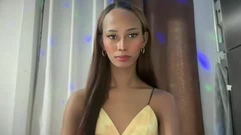 Snapshot of xandraluxe_xoxo chatting on 11-23-25, 01:22 Cassandra online show from 11-23-25, 01:22