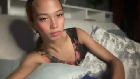 Snapshot of xandraluxe_xoxo chatting on 11-29-25, 03:15 Cassandra online show from 11-29-25, 03:15