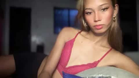 Snapshot of xandraluxe_xoxo chatting on 11-30-25, 06:12 Cassandra online show from 11-30-25, 06:12