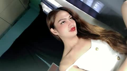 Snapshot of xangel_redx chatting on 12-10-24, 01:22 ANGEL online show from 12-10-24, 01:22