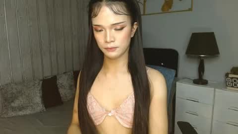 Snapshot of xasian_dollx chatting on 07-11-26, 06:38 ELLA online show from 07-11-26, 06:38
