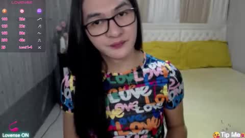 Snapshot of xasiantrnaslover chatting on 11-15-25, 12:19 xasiantrnaslover online show from 11-15-25, 12:19