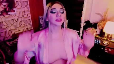 Snapshot of xdirtymistressx chatting on 10-18-25, 08:37 XDirtymistressX online show from 10-18-25, 08:37