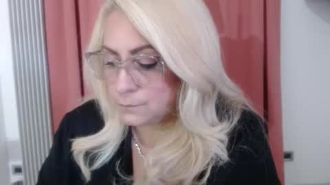 Elena online show from 02-20-26, 09:43