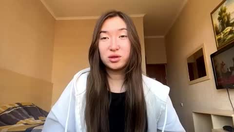 Mia online show from 03-12-26, 07:58