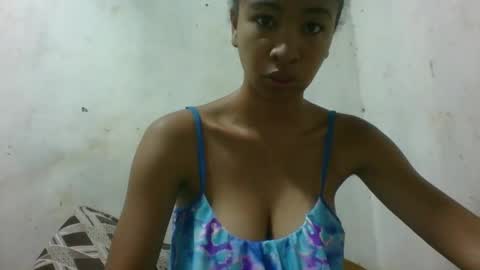 Snapshot of xenna610827 chatting on 04-27-26, 06:33 xenna610827 online show from 04-27-26, 06:33