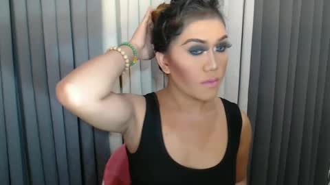 Snapshot of xhugejerkingtransx chatting on 01-11-25, 11:56 GWEN THOMPSON ....... online show from 01-11-25, 11:56