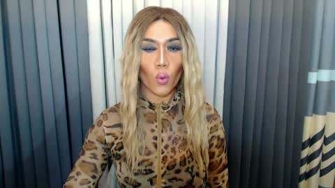 Snapshot of xhugejerkingtransx chatting on 02-15-25, 09:26 GWEN THOMPSON ....... online show from 02-15-25, 09:26