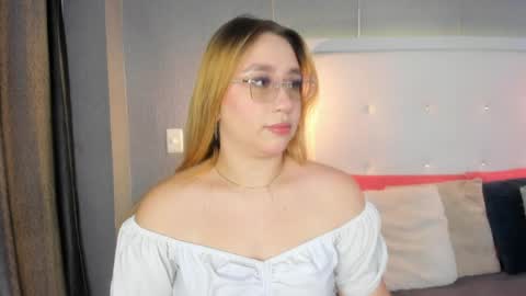   ximena  online show from 04-07-26, 01:00