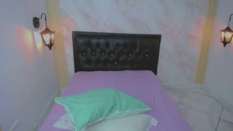 Snapshot of xiomy_fox chatting on 02-08-26, 10:51 XiomyFox online show from 02-08-26, 10:51