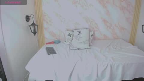 XiomyFox online show from 04-22-26, 04:08