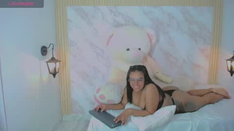XiomyFox online show from 05-04-26, 11:50