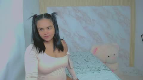 XiomyFox online show from 05-18-26, 11:05