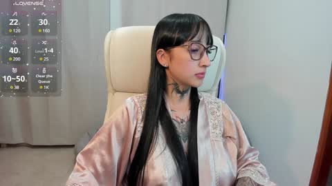 Snapshot of xisisxx chatting on 02-04-25, 03:11 xisisxx online show from 02-04-25, 03:11