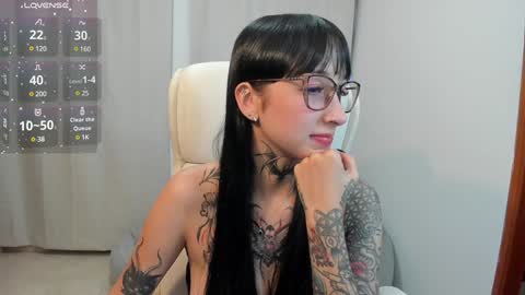 Snapshot of xisisxx chatting on 02-04-25, 10:02 xisisxx online show from 02-04-25, 10:02