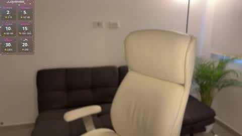 Snapshot of xisisxx chatting on 10-16-25, 09:49 xisisxx online show from 10-16-25, 09:49