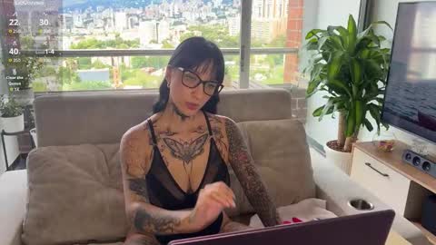 Snapshot of xisisxx chatting on 10-25-25, 07:41 xisisxx online show from 10-25-25, 07:41