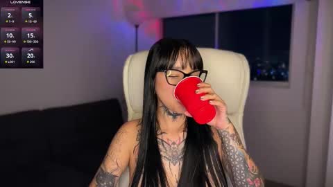 Snapshot of xisisxx chatting on 12-02-25, 01:44 xisisxx online show from 12-02-25, 01:44