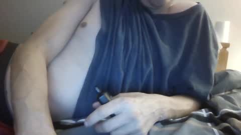 Snapshot of xjuskikinitx chatting on 09-11-25, 11:05 Justin online show from 09-11-25, 11:05