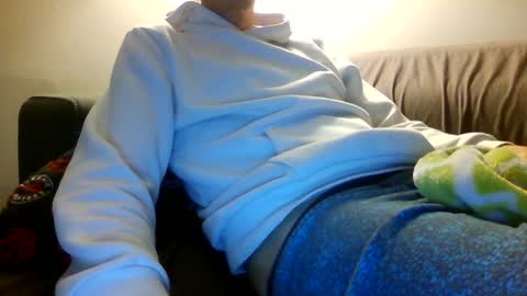 Snapshot of xjuskikinitx chatting on 10-06-25, 01:03 Justin online show from 10-06-25, 01:03