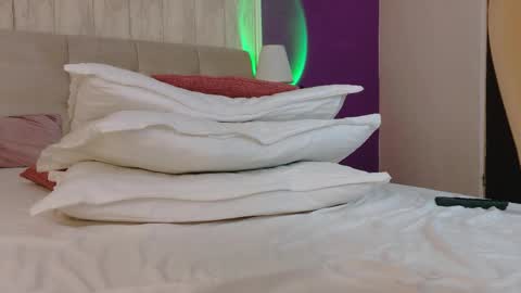 Kim online show from 04-12-26, 12:37