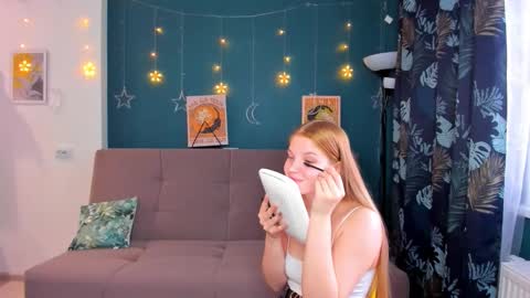 Chloe online show from 12-13-24, 07:25