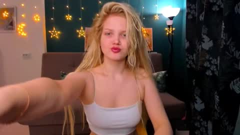 Chloe online show from 02-07-25, 01:53