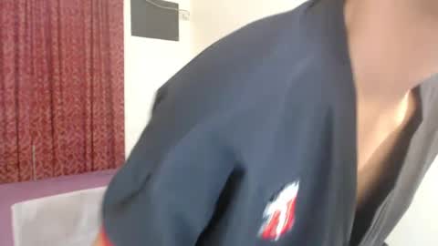 Snapshot of xlovely_destinyx chatting on 12-11-24, 02:54 Alice online show from 12-11-24, 02:54