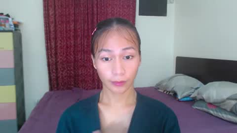 Snapshot of xlovely_destinyx chatting on 03-03-25, 11:35 Alice online show from 03-03-25, 11:35