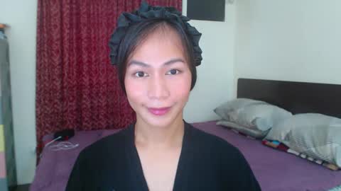 Snapshot of xlovely_destinyx chatting on 03-11-25, 12:11 Alice online show from 03-11-25, 12:11