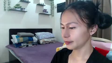 Snapshot of xlovely_destinyx chatting on 06-15-26, 09:17 Alice online show from 06-15-26, 09:17