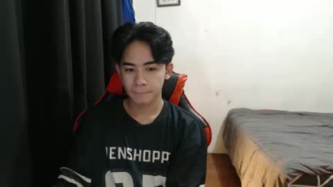 Snapshot of xluminous chatting on 09-12-25, 10:15 MIKAEL online show from 09-12-25, 10:15