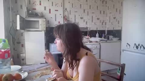 Luna online show from 04-15-26, 04:41