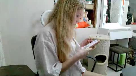 Snapshot of xmilagrosxs chatting on 05-12-26, 10:34 xMilagrosxs online show from 05-12-26, 10:34