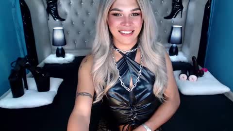 Snapshot of xnaughty_haileyx chatting on 02-28-25, 04:32 Hailey online show from 02-28-25, 04:32