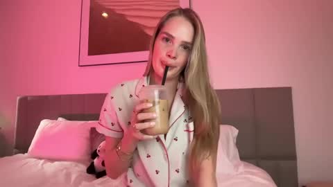 madeline online show from 06-06-26, 03:11