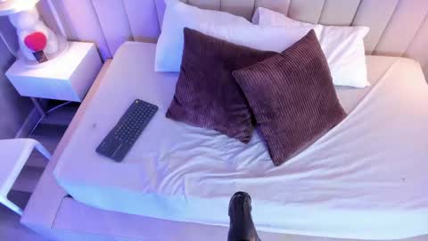 Xolara  online show from 04-12-26, 11:48